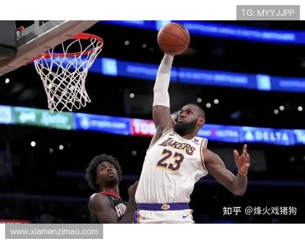 詹姆斯率湖人逆转勇士全场高能表现引爆社交媒体热议